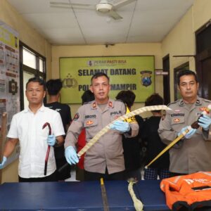 *Polres Pelabuhan Tanjungperak Amankan 4 Remaja Bersajam dan Busur Panah Diduga Untuk Tawuran*