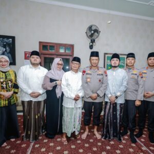 *Pupuk Sinergitas Dengan Ulama Kapolda Jatim Kunjungi Ketua Umum MUI di Kota Kediri*