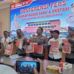 *Polres Madiun Kota Berhasil Amankan Pengedar Narkoba dan Sita 1 Kilogram Sabu*