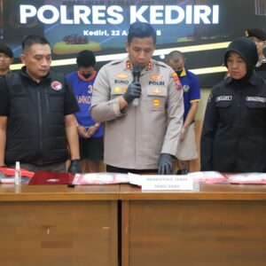 *Polres Kediri Berhasil Gagalkan Peredaran Narkoba, Tiga Tersangka dan Sabu Hampir 1 Kg Diamankan*