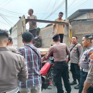 *Polisi Bongkar Arena Judi Sabung Ayam di Beji Pasuruan, 25 Motor Pelaku Diamankan*
