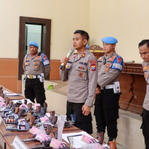 *Cegah Penyalahgunaan, Wakapolres Jombang Pimpin Langsung Pemeriksaan Senpi dan Amunisi*