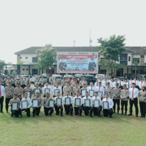 *Kapolres Jombang Beri Penghargaan kepada 18 Anggota Berprestasi dan Berdedikasi*