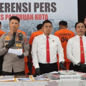*Polres Pasuruan Kota Komitmen Berantas Premanisme Jaga Iklim Investasi, Berkas Kasus Tiga Preman Dilimpahkan ke Kejaksaan*