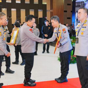 *Polda Jatim Raih 3 Penghargaan Juara 1 Tingkat Nasional di Rakernis SDM Polri 2025*