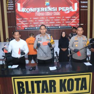 *Polres Blitar Kota Berhasil Ungkap Kasus Pencurian di 21 TKP Tiga Tersangka Diamankan*