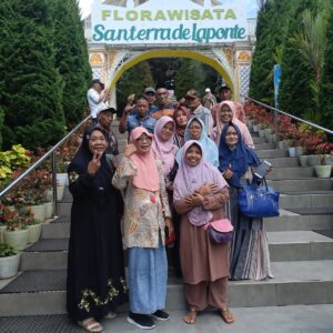 Mantan Perangkat Desa Tambar,Jombang Gelar Reuni Di Flora Wisata Santerra De Laponte Pujon Malang