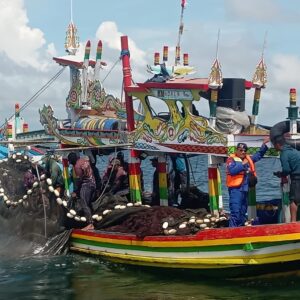 *Polisi Amankan Tiga Kapal Bolga yang Melanggar Batas Wilayah Tangkap Ikan di Probolinggo*