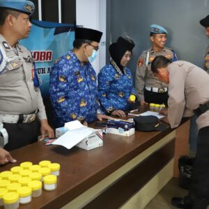 *Tegas dan Bersih, 39 Pejabat Utama Polresta Malang Kota Jalani Tes Urine Usai Upacara Kebangkitan Nasional*