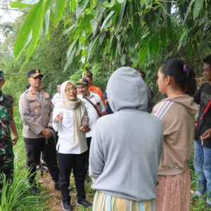 *Kolaborasi, Polres Kediri Kota Bersama Pemkab Tangani Bencana Banjir di Mojo*