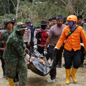 Hari Ke-5 Penanganan Banjir Bandang, Karo Ops Polda Papua Barat Tinjau Lokasi Bencana di Pegunungan Arfak
