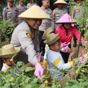 *Polres Pamekasan Wujudkan Ketahanan Pangan Kembangkan Budidaya Lele dan Hortikultura*