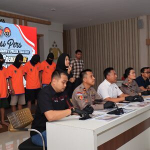 *Polrestabes Surabaya Amankan Lima Orang Preman Mengaku Ormas yang Kuasai Lahan Kosong Milik Warga*