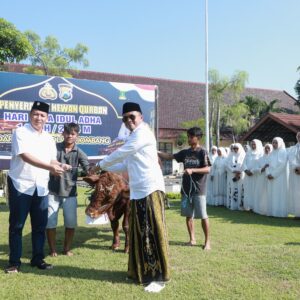 *Polres Jombang Distribusikan Puluhan Hewan Kurban ke Pondok Pesantren, Yatim Piatu, Yayasan Pendidikan Hingga Masjid*