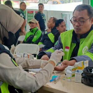 *Senyum Ceria Driver Ojol Dapat Layanan Kesehatan Gratis dari Polresta Malang Kota Jelang Hari Bhayangkara ke -79*