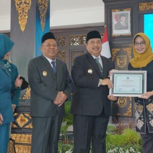 *Bupati Jombang Kukuhkan Pengurus TP PKK 2025–2030 dan Apresiasi Kampung Si Besut di Kaliwungu sebagai Teladan Lingkungan*