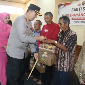*Polres Magetan Sambut Hari Bhayangkara ke -79 Berbagi Sembako di Wihara Vimalakirti Genilangit Poncol*