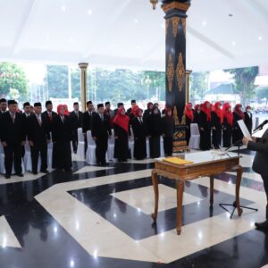 Bupati Jombang Lantik 97 Kepala Sekolah, Tegaskan Kepemimpinan Berbasis Keteladanan dan Integritas