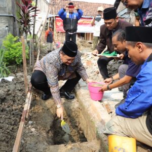 Bupati Jombang Letakan Batu Pertama Pembangunan Rumah Syukur Layak Huni Shiddiqiyyah.