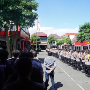 Polres Ponorogo Terjunkan 430 Personel Amankan Kirab Pusaka Grebeg Suro 2025*