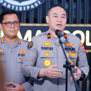 **Robot Humanoid hingga Robot Dog Beratribut Polisi Ramaikan Monas dalam Persiapan Hari Bhayangkara ke-79**