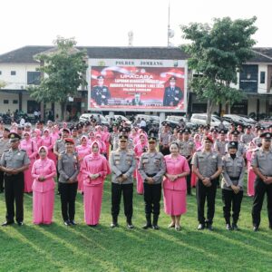 *Kapolres Jombang Pimpin Upacara Kenaikan Pangkat Anggotanya, Tegaskan Peningkatan Tanggung Jawab, Profesionalisme, dan Integritas*