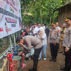 *Hari Bhayangkara ke – 79 Polres Jember Beri Bantuan Tandon Air Warga Kecamatan Sumberjambe*