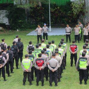*Kolaborasi Polisi dan TNI Amankan Pengesahan Warga Baru Perguruan Silat di Blitar*