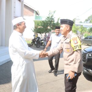 Awali Tugas, Kapolres Probolinggo yang Baru Kunjungi Ponpes Nurul Qodim Paiton*