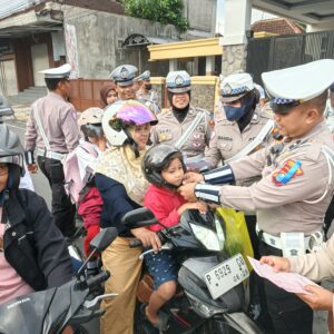Operasi Patuh Semeru 2025 Polres Malang Sapa Pengendara, Sosialisasikan Kamseltibcarlantas*