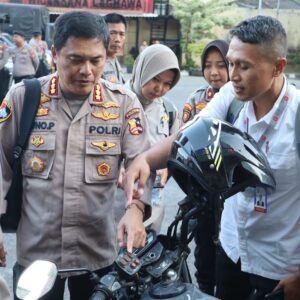 *Tingkatkan Kualitas Layanan, Puslitbang Polri Evaluasi Kendaraan Dinas di Polres Pelabuhan Tanjungperak*