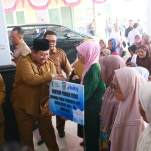 Pemkab Jombang Salurkan 2.200 Ton Beras Bantuan Pangan Untuk Warga Yang Kurang Mampu.