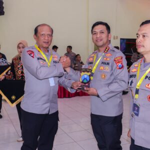 *Sukses Selesaikan Sejumlah Perkara Tindak Pidana Polresta Sidoarjo Raih Penghargaan dari Kapolda Jatim*