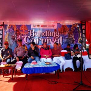 Bandung Diwek Menggelar Karnaval Peringatan HUT Kemerdekaan RI ke-80 Berlangsung Aman Terkendali.