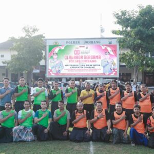 *Meriahkan HUT Kemerdekaan RI ke-80, Polres Jombang Gelar Pertandingan  Mini Soccer (Sepakbola Sarung)*