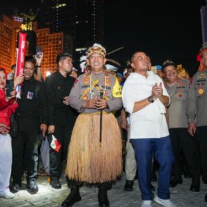 *Kapolri dan Mensesneg Tinjau Panggung Rakyat di HI, Masyarakat Antusias*