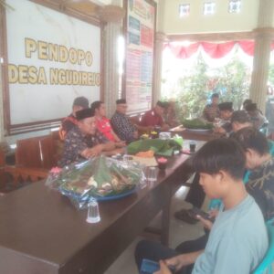 Pemerintah Desa Ngudirejo Jombang Gelar Rutinan Jum’at berkah Ditandai Tumpengan