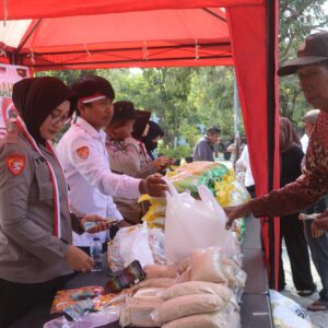*Polres Probolinggo bersama Bulog Gelar Pasar Murah di Hari Juang Polri Siapkan 44 Ton Beras*