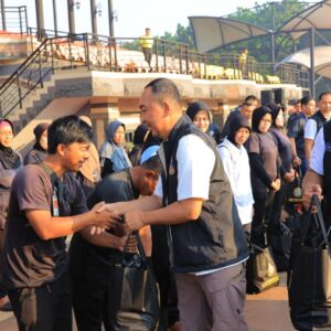 Bentuk Bakti 30 Akabri 95, Ratusan Bansos Diberikan Kepada Masyarakat