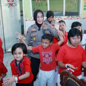 *Sambut Hari Jadi ke -77 Polwan Polda Jatim Gelar Bakti Kesehatan di Yayasan Pendidikan Autis Mutiara Hati*