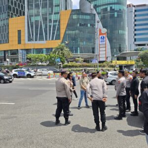 *Massa Aksi Buruh di Jatim Berjalan Tertib, Polresta Sidoarjo Kawal Hingga Batas Kota Surabaya*