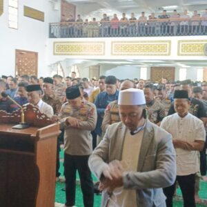 Polda Jatim Gelar Sholat Ghoib untuk Almarhum Driver Ojol Affan Kurniawan