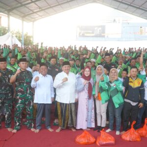 Ratusan Ojol Jombang Gelar Doa Bersama di Kediaman Abah Warsubi
