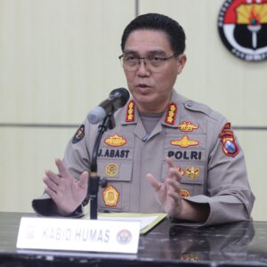 *Puluhan Personel Polri Terluka Saat Amankan Aksi Anarkis di Jawa Timur 18 Diantaranya Jalani Rawat Inap*