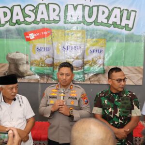 *Polres Malang Gelontor 43 Ton Beras SPHP Ratusan Warga Sambut Gembira*
