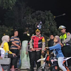 *Personel Gabungan Polres Probolinggo Gelar Patroli Skala Besar Pastikan Situasi Aman dan Kondusif*