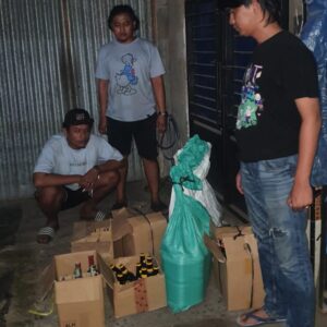 *Polres Jombang Ringkus Dua Pengedar Miras, Sita Ratusan Botol Miras Dari Berbagai Merk*