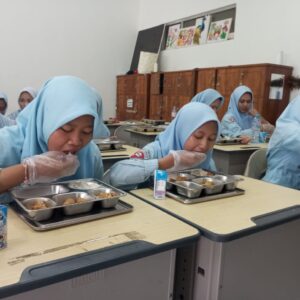 Siswa MAN 3 Jombang Sumringah Dan Hemat Uang Saku Berkat Manfaat Program MBG