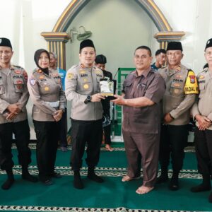 *Kapolres Jombang Beri Penyuluhan kepada Pelajar : Imbau Tidak Ikut Demonstrasi dan Bijak Bermedsos*