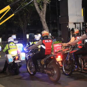 *Polres Tuban Gandeng Brimob Polda Jatim dan Pemkab Patroli Skala Besar Pastikan Bumi Wali Kondusif*